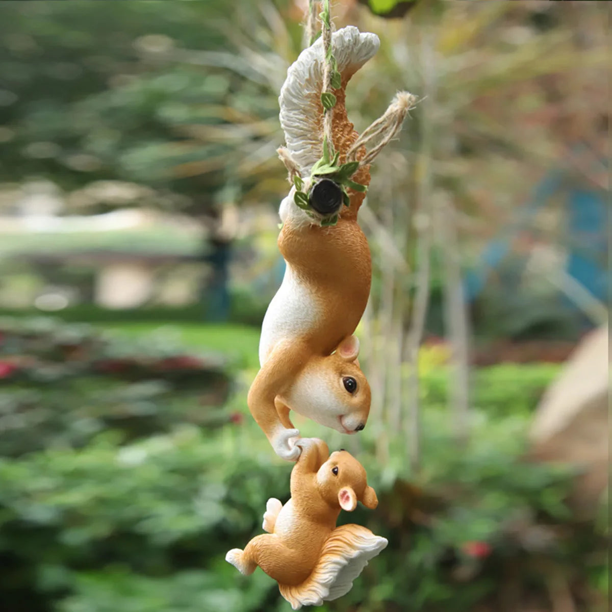 1pc Creative Climbing Rope Squirrel Figurine - Perfect forGarden &amp; Outdoor Decoration!